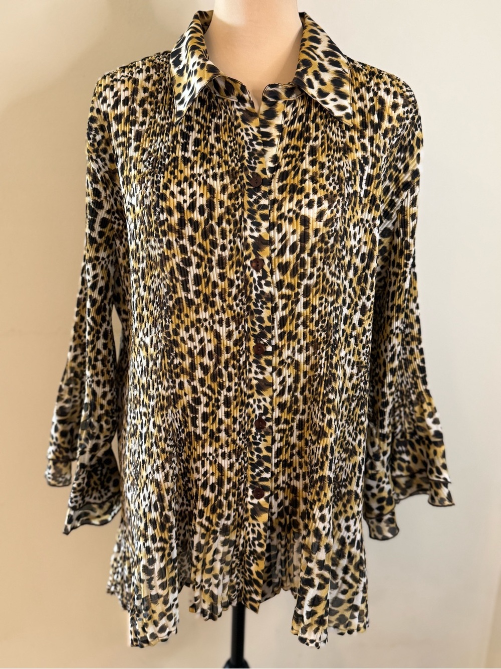 Leopard print crinkle texture wide sleeve button up top chic avant garde 1X